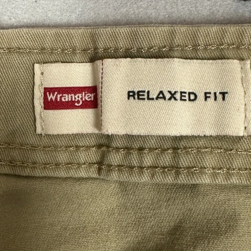 Wrangler Pants Mens 40X30 Tan Relaxed Fit Cargo Utility Stretch Flat Front Logo